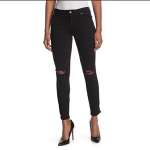 Paige Verdugo Ankle Jeans in Dice Black
Destructed Size 25 Stretch, Comfy